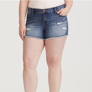 Torrid Size 18 Medium wash Frayed Short Shorts